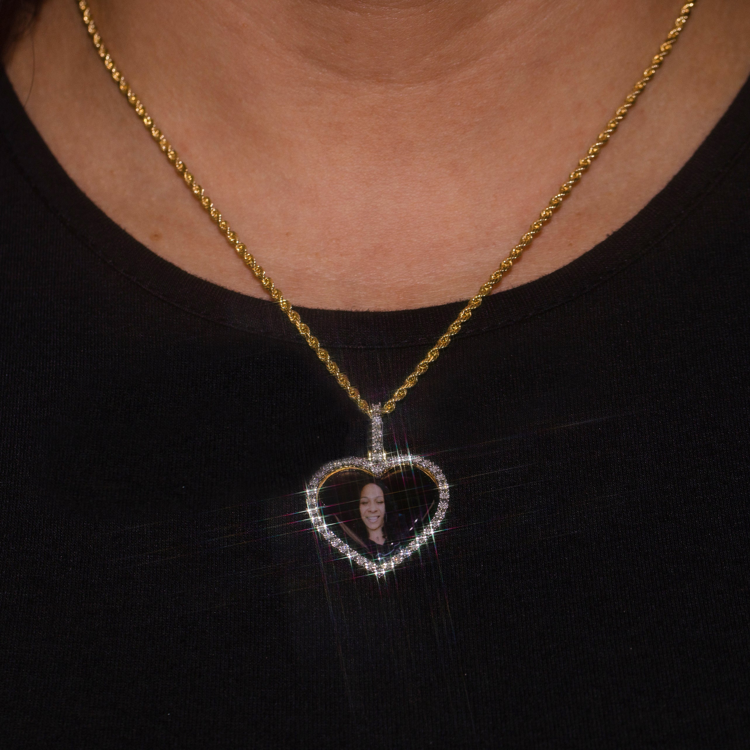 Stylish Gold Heart Pendant 1/10 Cttw Natural Diamond Memory Charm Necklace (4.76 grams)