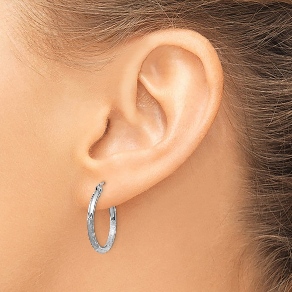 10k White Gold 2 mm Round Hoop Earrings (1.01 grams)