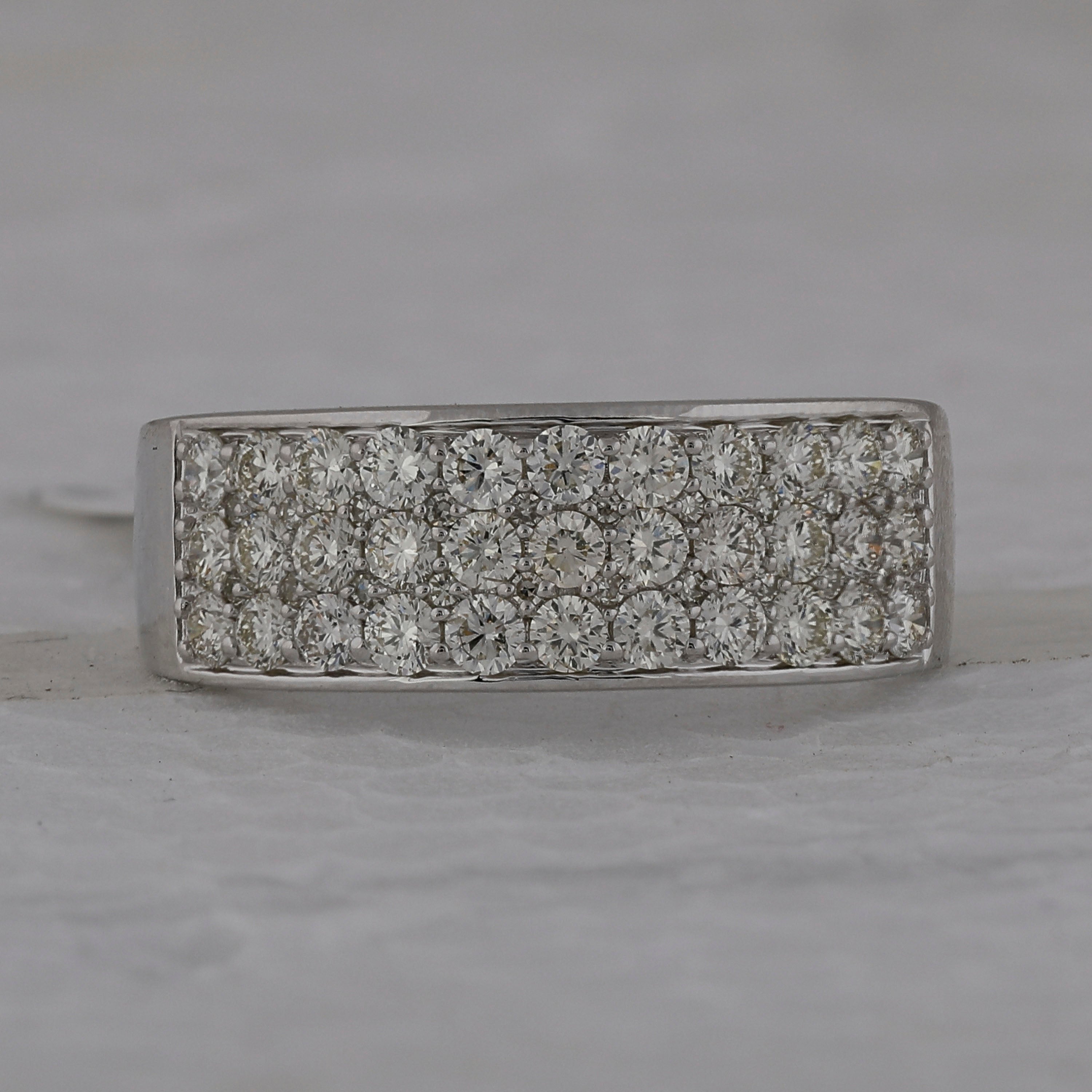 14Kt White Gold 1 3/8Ctw Diamond Mens Band (4.83 grams)