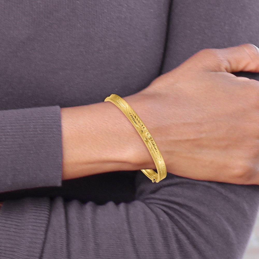 14k Yellow Gold 6 mm 4/1 Oversize Diamond-cut Concave Hinged Bangle Bracelet (7.79 grams)