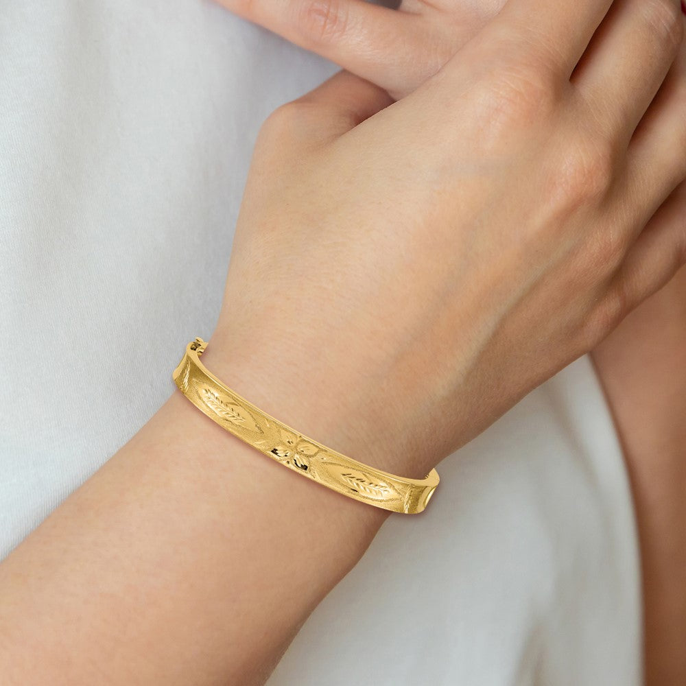 14k Yellow Gold 8 mm 5/16 Diamond-cut Concave Hinged Bangle Bracelet (12.82 grams)