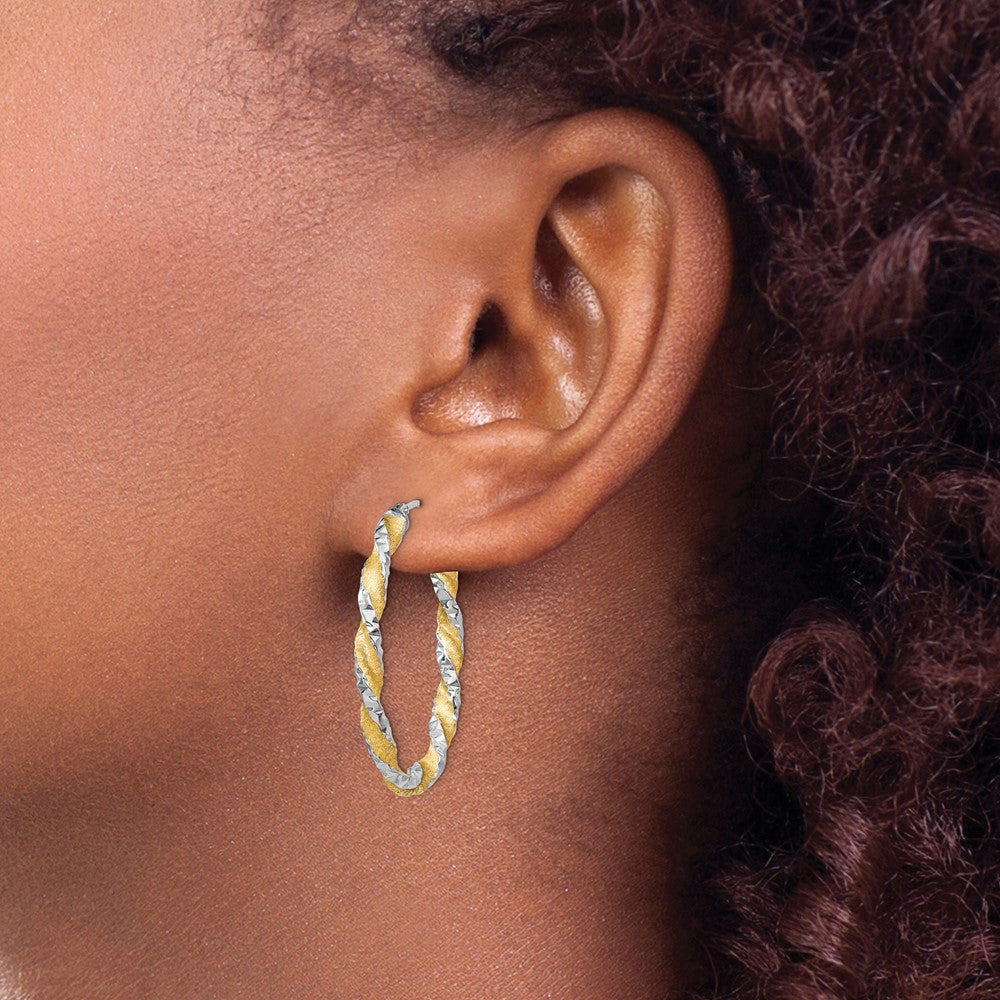 14k White Gold 24.5 mm Twisted D/C Oval Hoop Earrings (1.89 grams)