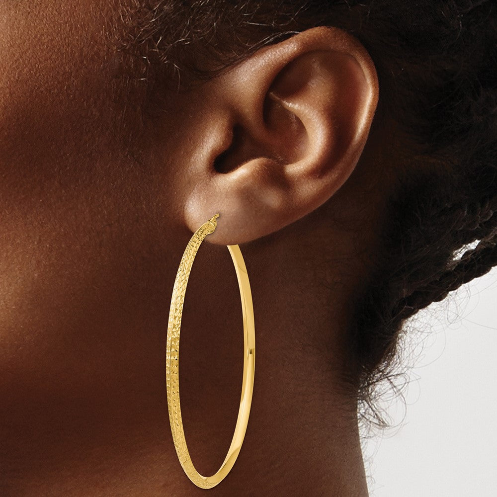 14k Yellow Gold 2.5 mm Knife Edge Diamond-cut Hollow Hoop Earrings (3.82 grams)