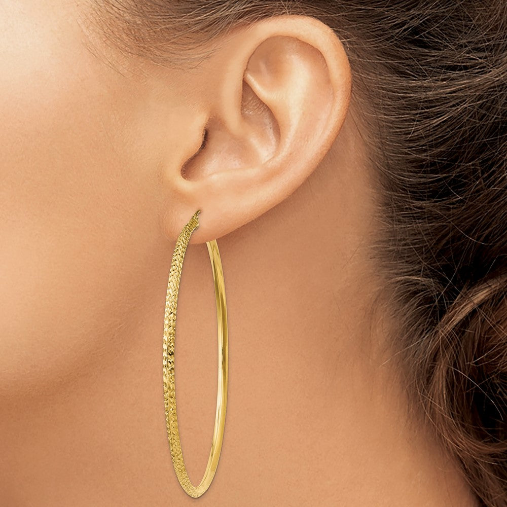 14k Yellow Gold 2.5 mm Knife Edge Diamond-cut Hollow Hoop Earrings (4.25 grams)
