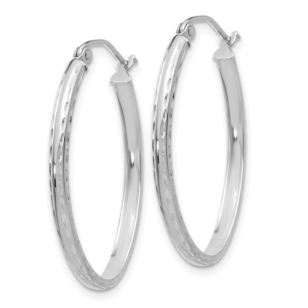 14k White Gold 20.5 mm Lightweight Diamond-cut Oval Hoop Earrings (1.81 grams)