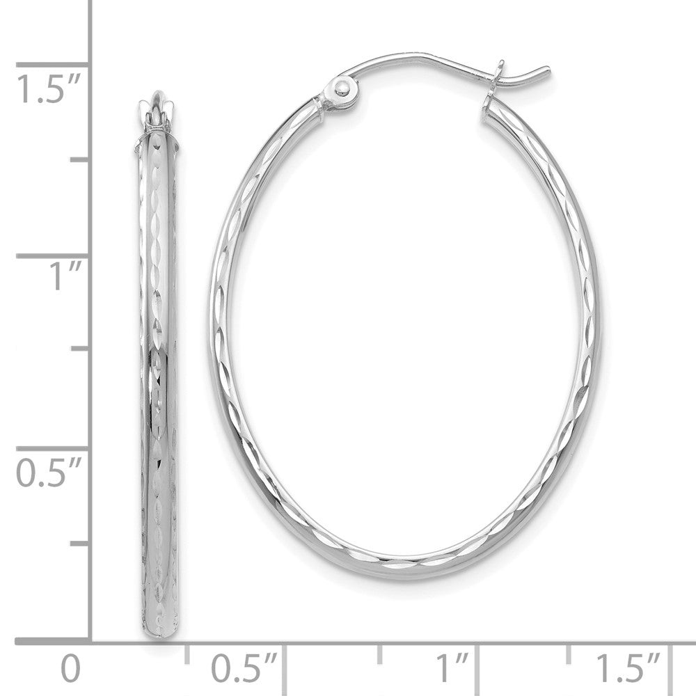 14k White Gold 25.5 mm Lightweight Diamond-cut Oval Hoop Earrings (2.2 grams)