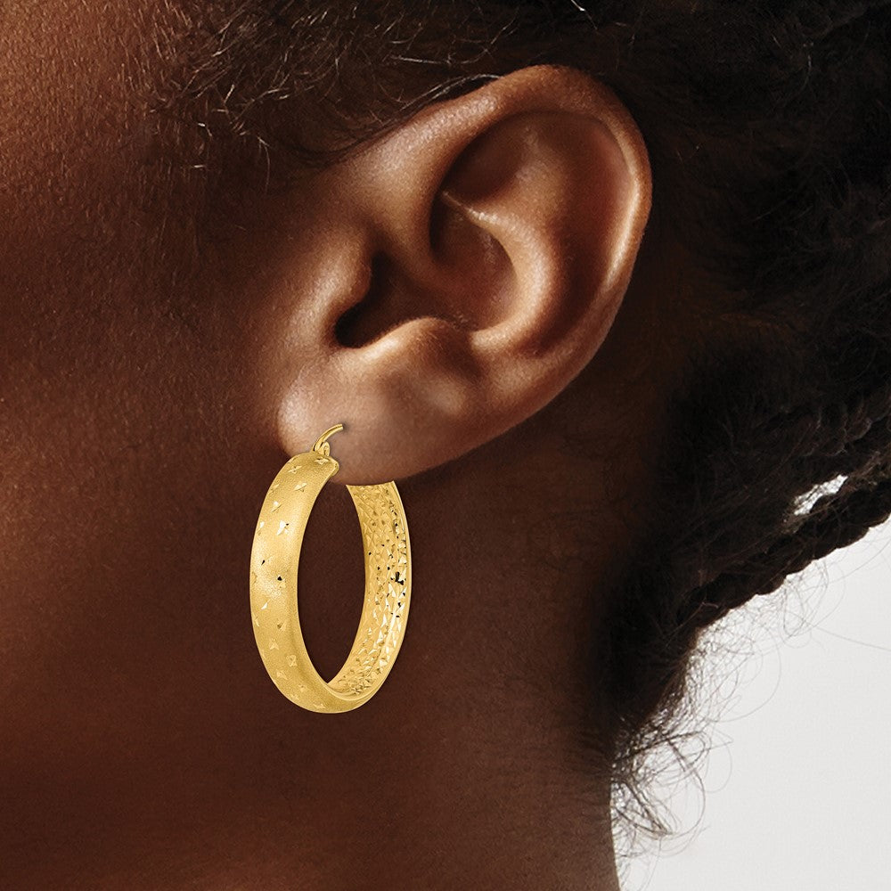 14k Yellow Gold 29.25 mm Polished Satin and Diamond-cut Hoop Earrings (3.73 grams)