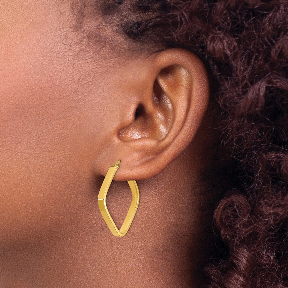 14k Yellow Gold 29.97 mm Square Hoop Earrings (1.97 grams)