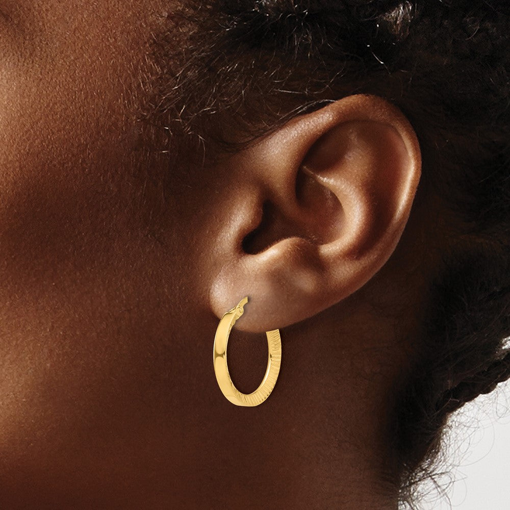 14k Yellow Gold 19 mm Polished and Diamond-cut Hoop Earrings (1.49 grams)