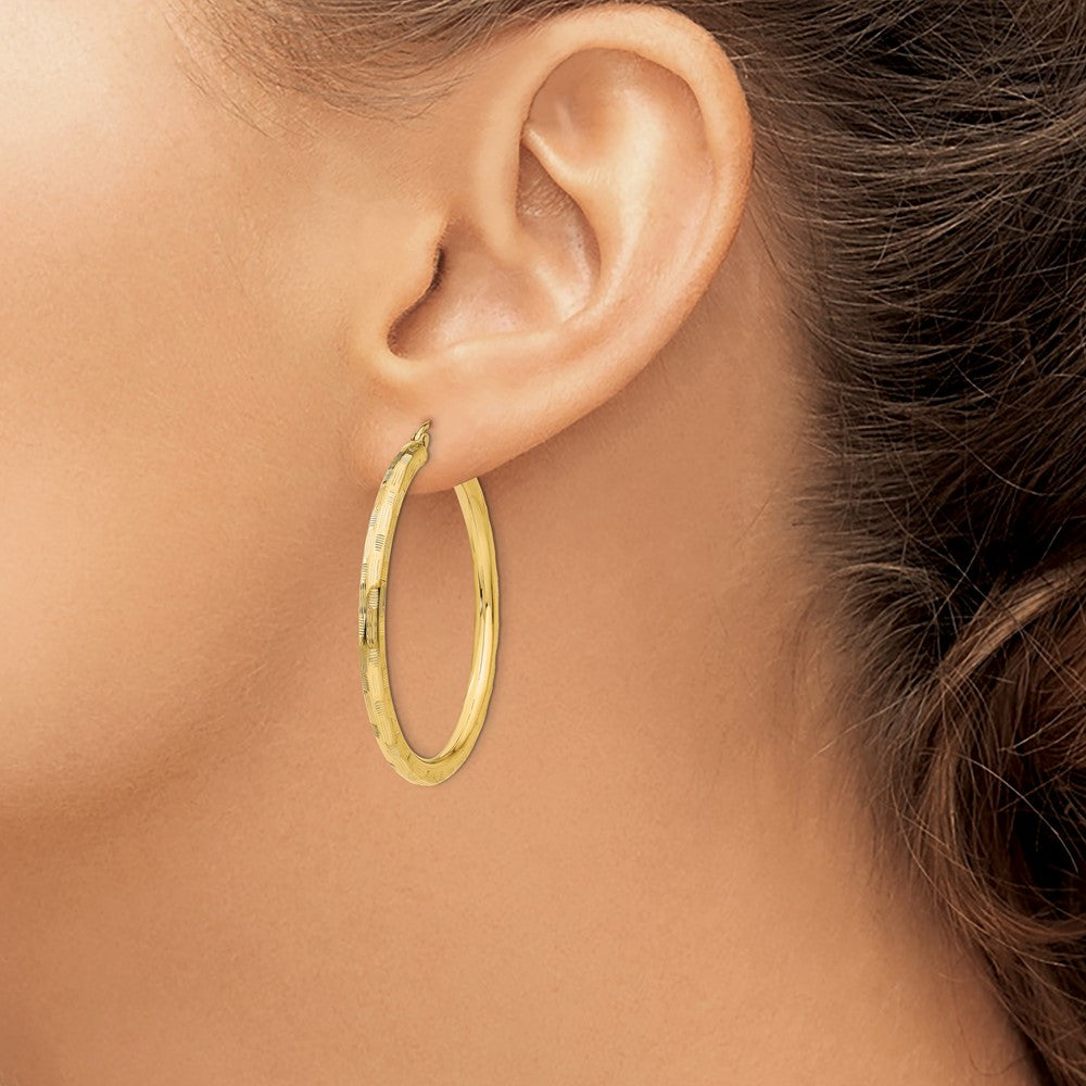 14k Yellow Gold 3 mm Diamond-cut Hoop Earrings (3.01 grams)