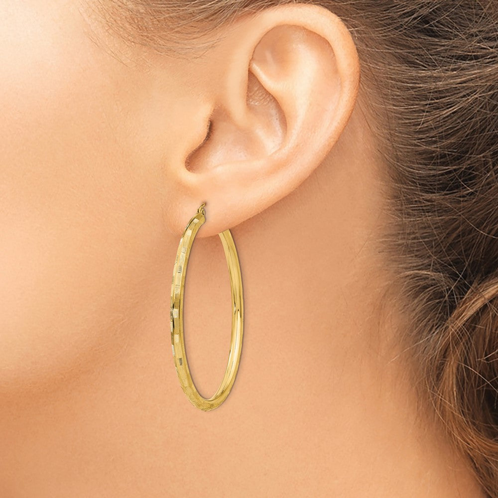 14k Yellow Gold 3 mm Diamond-cut Hoop Earrings (3.65 grams)