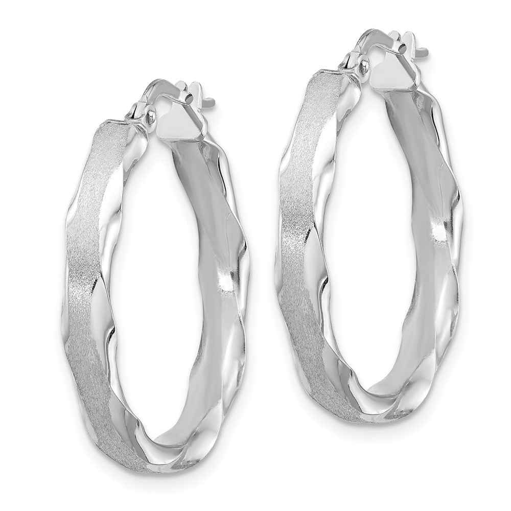 14k White Gold 25.5 mm Satin and Polished Scalloped Edge Hoop Earrings (2.56 grams)