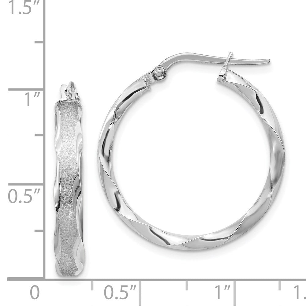 14k White Gold 25.5 mm Satin and Polished Scalloped Edge Hoop Earrings (2.56 grams)