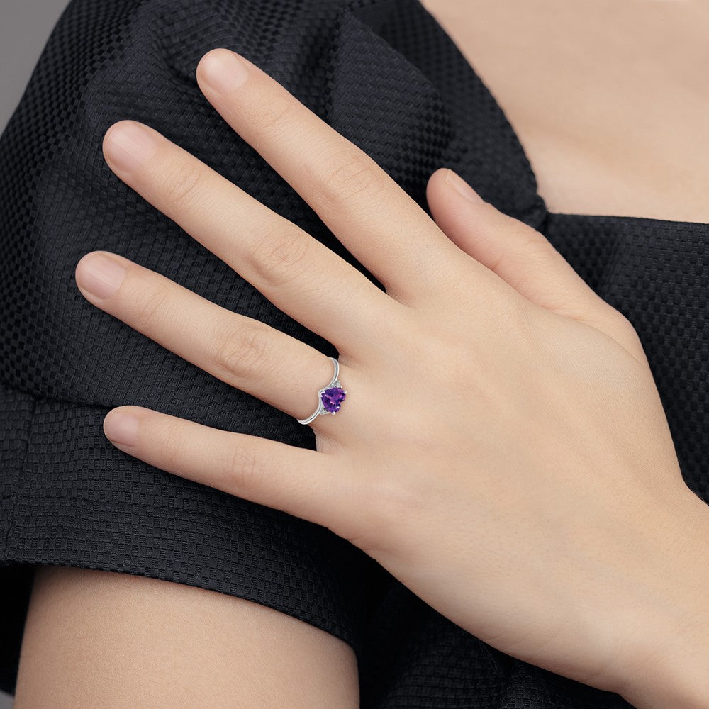 14k White Gold 6mm Heart Amethyst AA Diamond ring (1.23 grams)