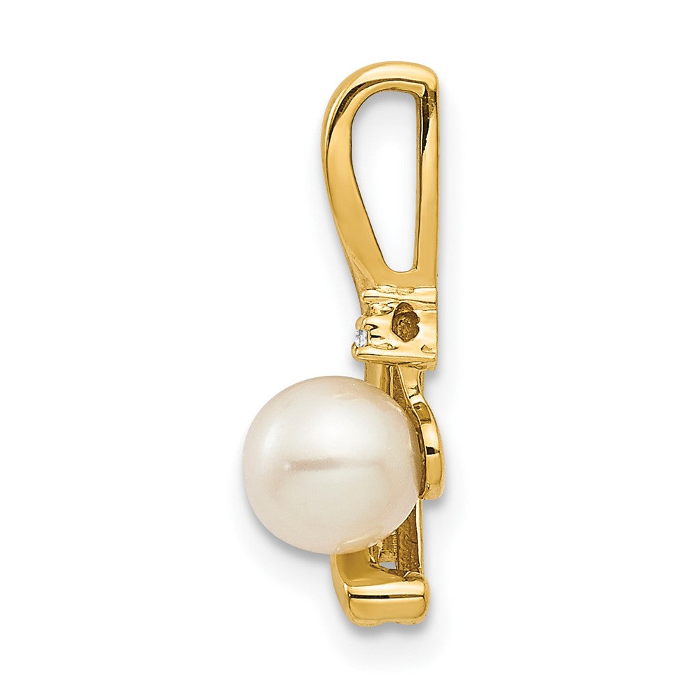 14k FW Cultured Pearl and Diamond Pendant (0.6 grams)