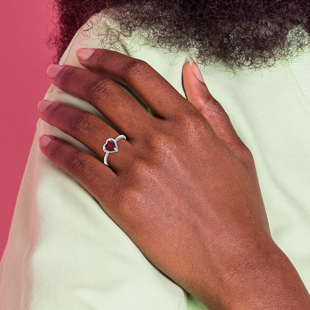 14k White Gold 6mm Heart Created Ruby ring (1.56 grams)