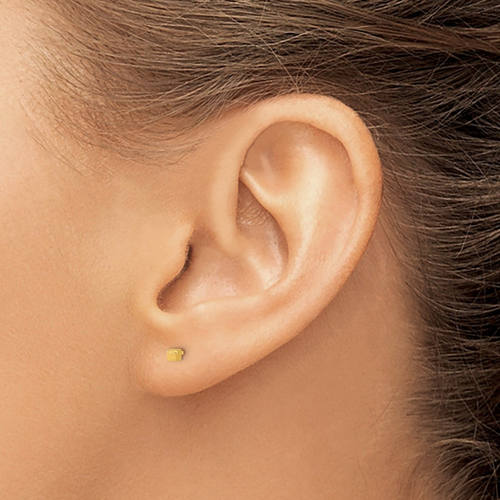 14k Yellow Gold 2 mm Polished Cube Post Earrings (0.27 grams)