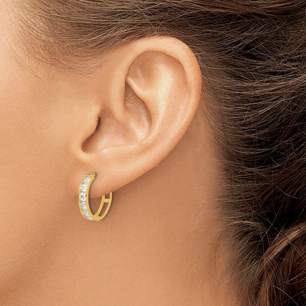 14k Yellow Gold 16.5 mm Huggie Hoop Earrings (2.06 grams)