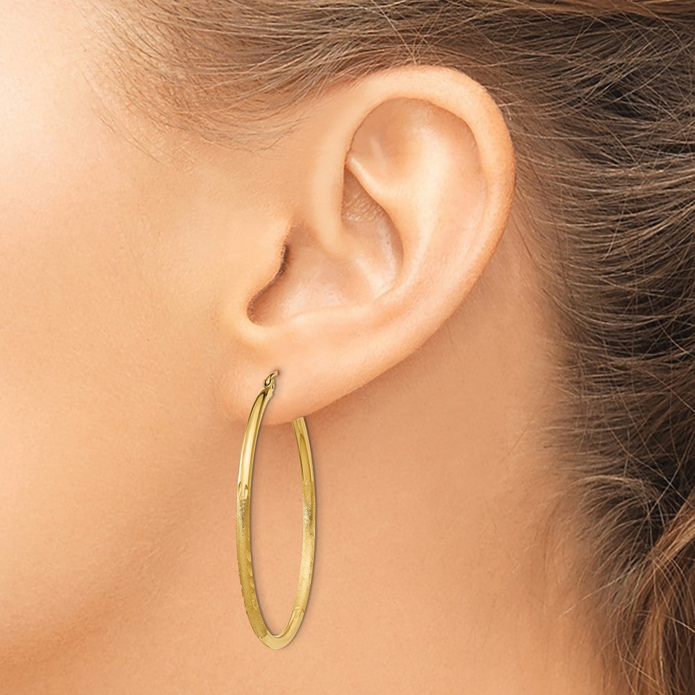 10k Yellow Gold 2 mm Round Tube Hoop Earrings (1.87 grams)