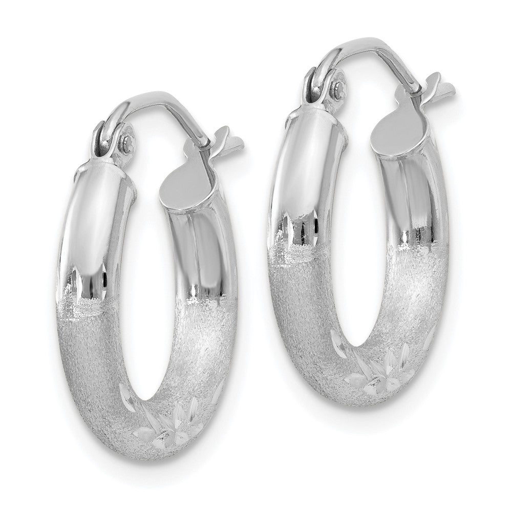 10k White Gold 15.55 mm Round Hoop Earrings (0.99 grams)