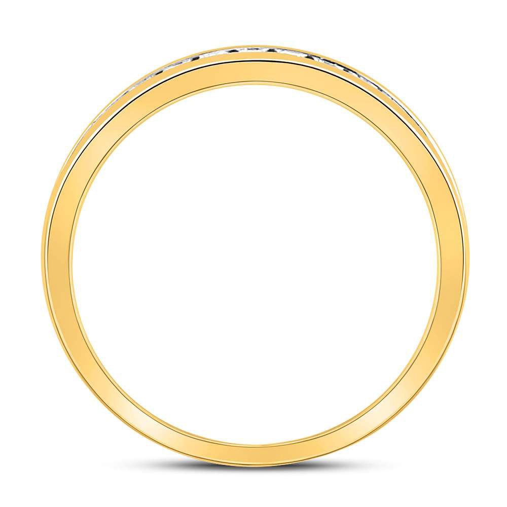 Gold Single Row Comfort Band Wedding Band 1/4 Cttw Round Natural Diamond Womens (2.5 grams)