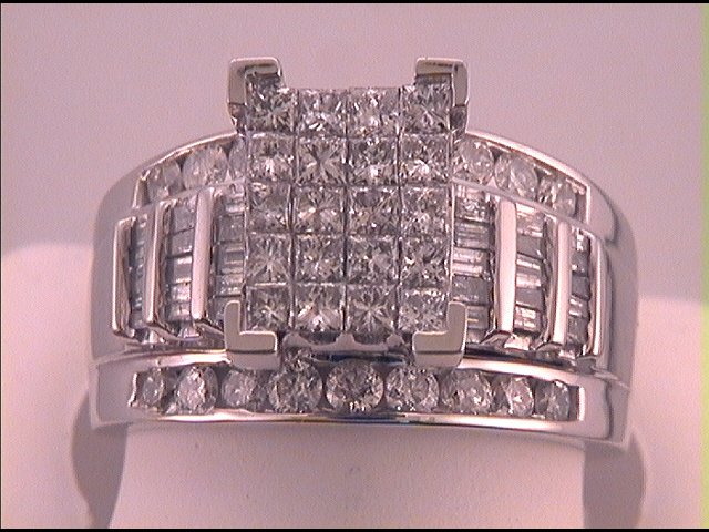 10Kt White Gold 1 3/4Ct-Diamond Cindy Ring-S6 (8.78 grams)