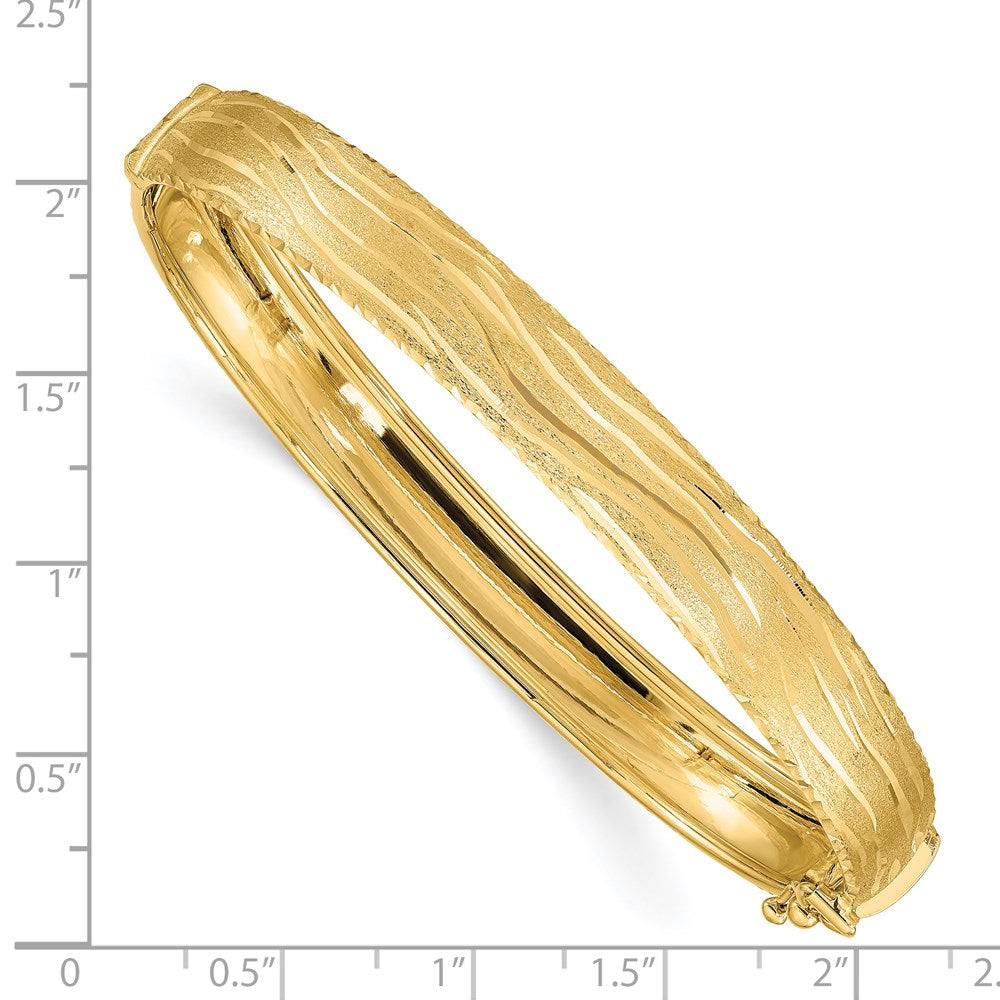 14k Yellow Gold 8 mm D/C Textured Hinged Bangle (10.29 grams)