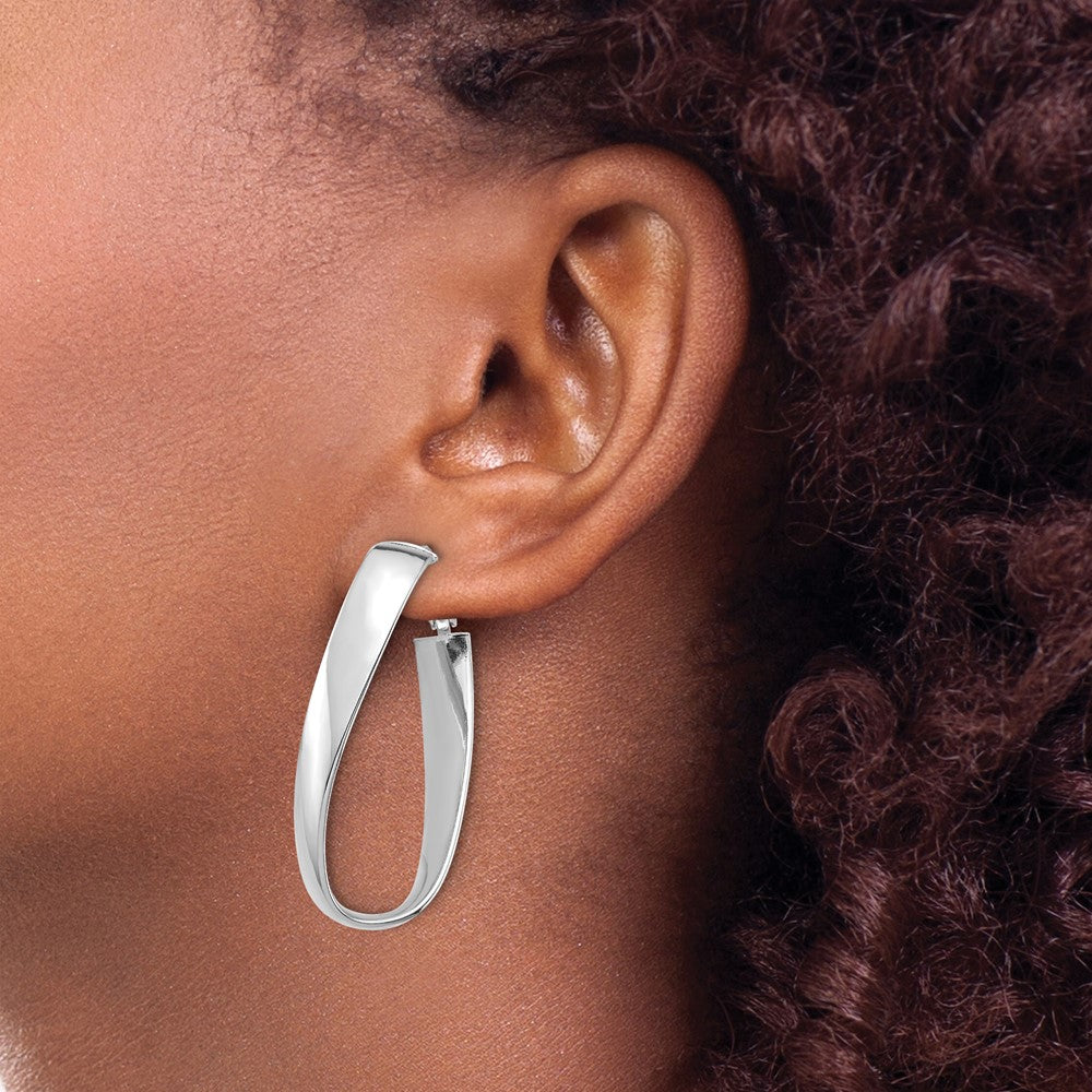 14k White Gold 23.55 mm Twisted Omega Back Oval Hoop Earrings (5.62 grams)