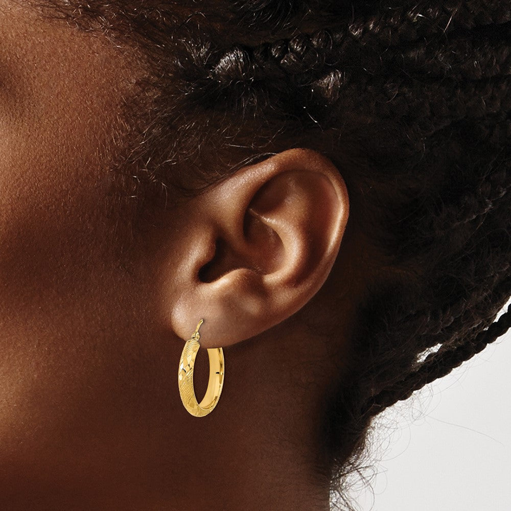 14k Yellow Gold 20.15 mm Polished and Textured D/C Fancy Pattern Hoop Earrings (1.68 grams)