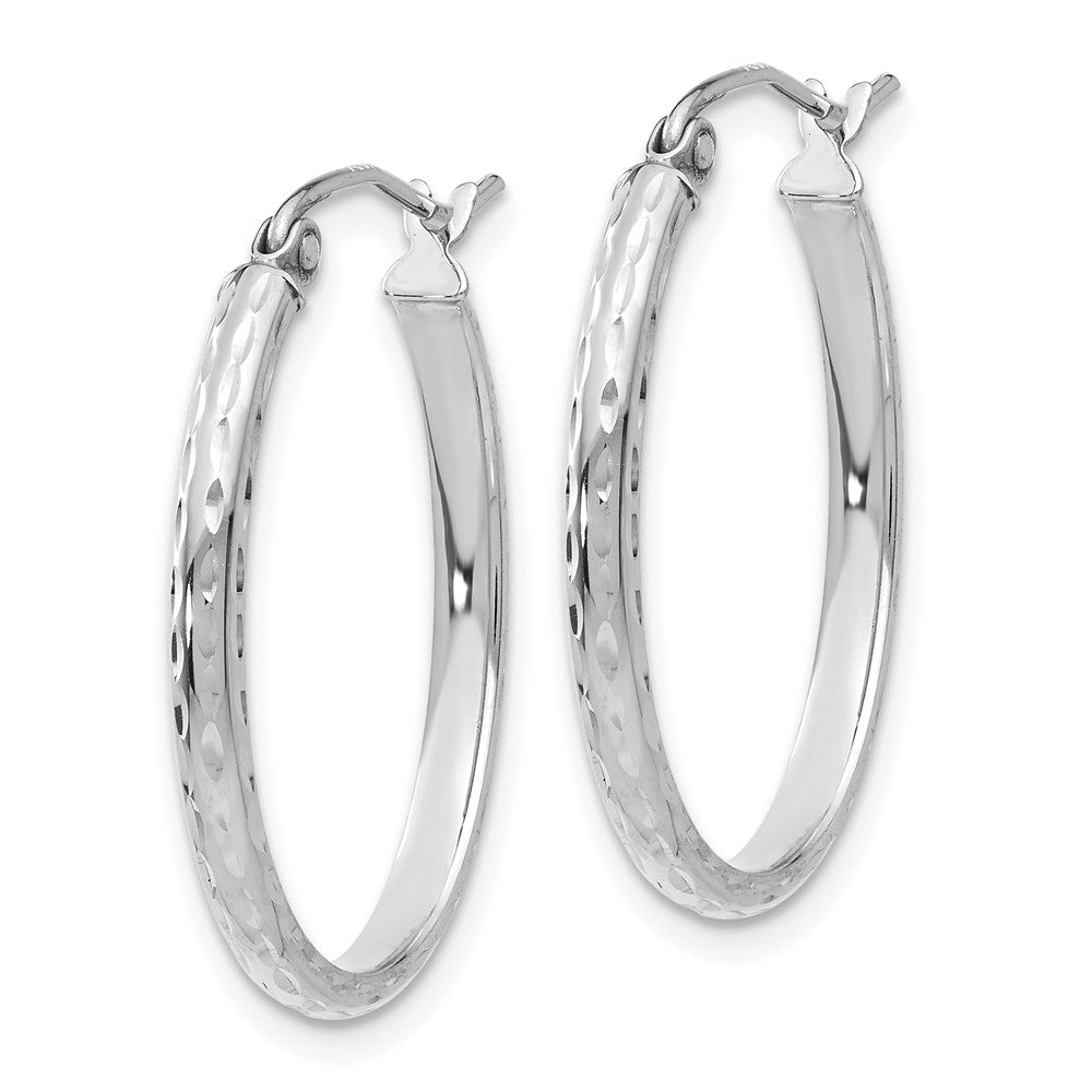 14k White Gold 20 mm Lightweight Diamond-cut Oval Hoop Earrings (1.57 grams)