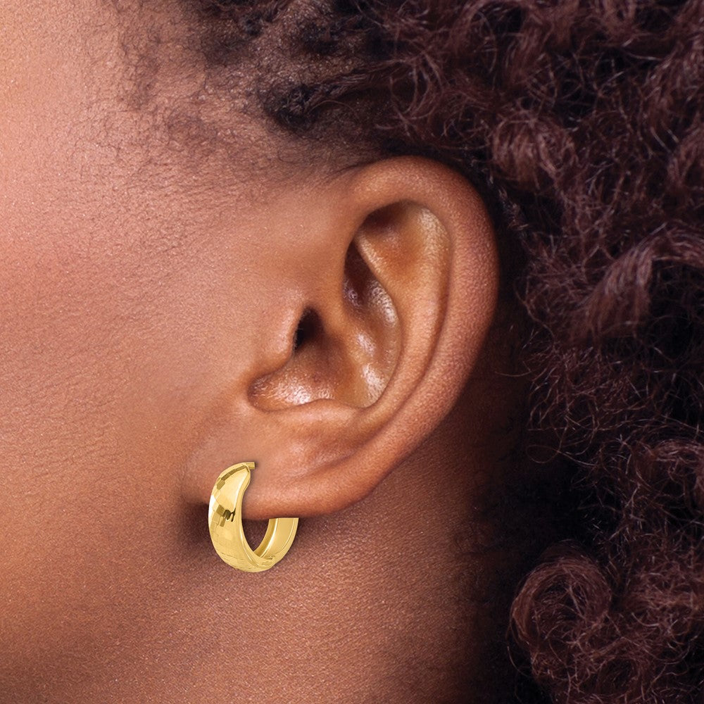 14k Yellow Gold 15.9 mm Polished and Diamond-cut Huggie Hoop Earrings (1.64 grams)