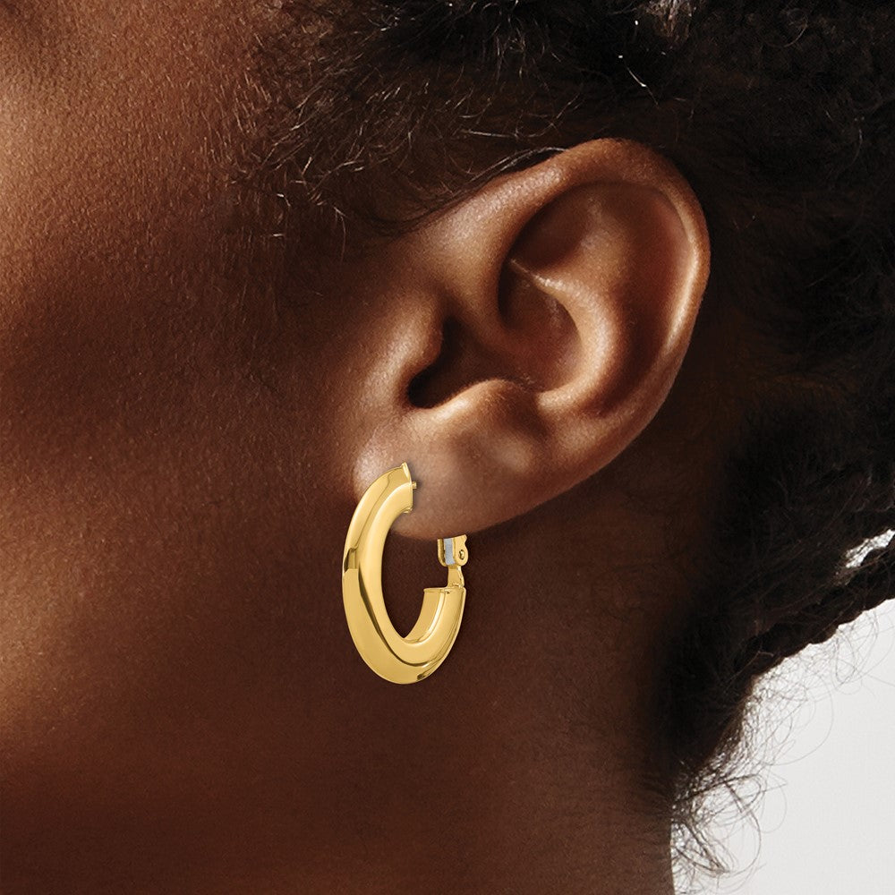 14k Yellow Gold 21.8 mm Polished Knife Edge Oval Hoop Omega Back Earrings (3.16 grams)