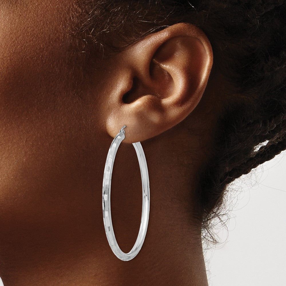 14k White Gold 3 mm Diamond-cut Hoop Earrings (3.54 grams)
