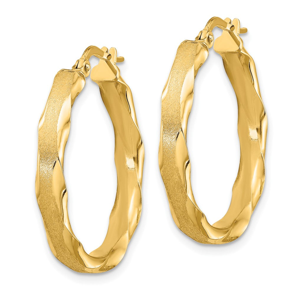 14k Yellow Gold 25.5 mm Satin and Polished Scalloped Edge Hoop Earrings (2.53 grams)