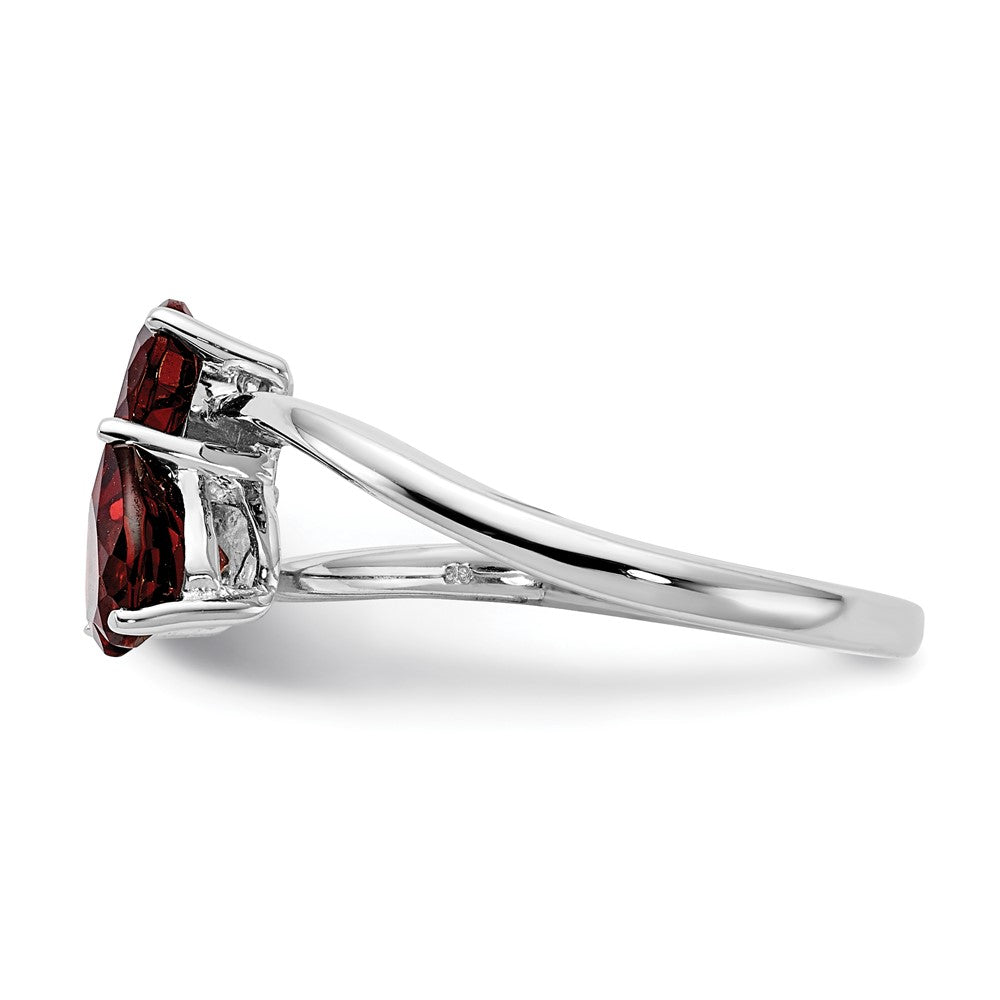 14k White Gold 5mm Heart Garnet ring (2.27 grams)